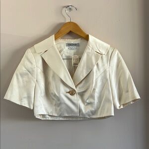 Elegant Cream Short-Sleeve Jacket